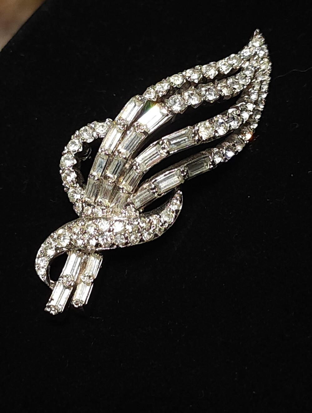 Vintage Signed Keyes Brooch Mint Condition Montreal Costume Jewelry Sparkly!